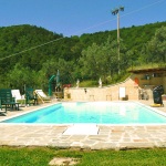 Ferienhaus Toskana TOH423 - Poolbereich mit Liegestühlen