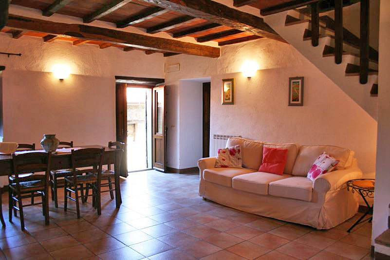 Ferienhaus Toskana mit Pool und Hund TOH765 Wohnbereich mit Tisch